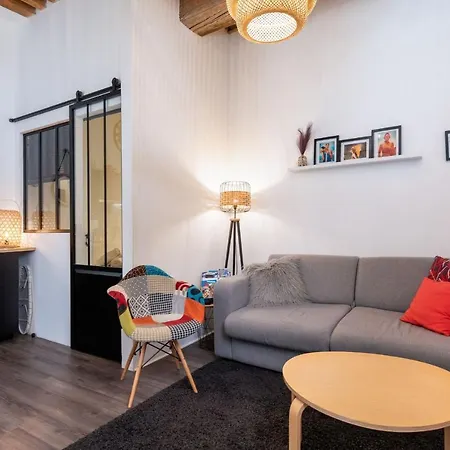 Le 14 Sathonay Apartment *