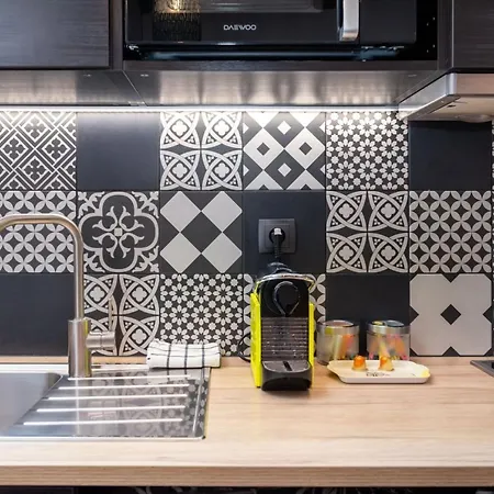 Le 14 Sathonay Apartment *